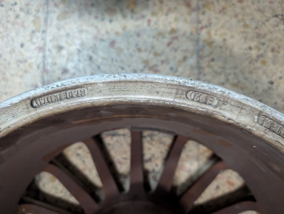 Só tenho uma jante citroen c2 Race 16"