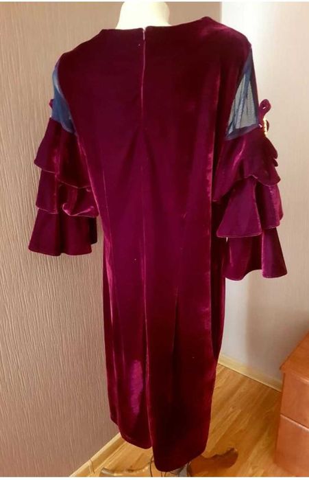 Продам гарну велюрову сукню.