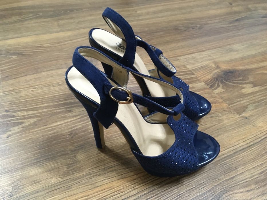 Жіночі босоніжки