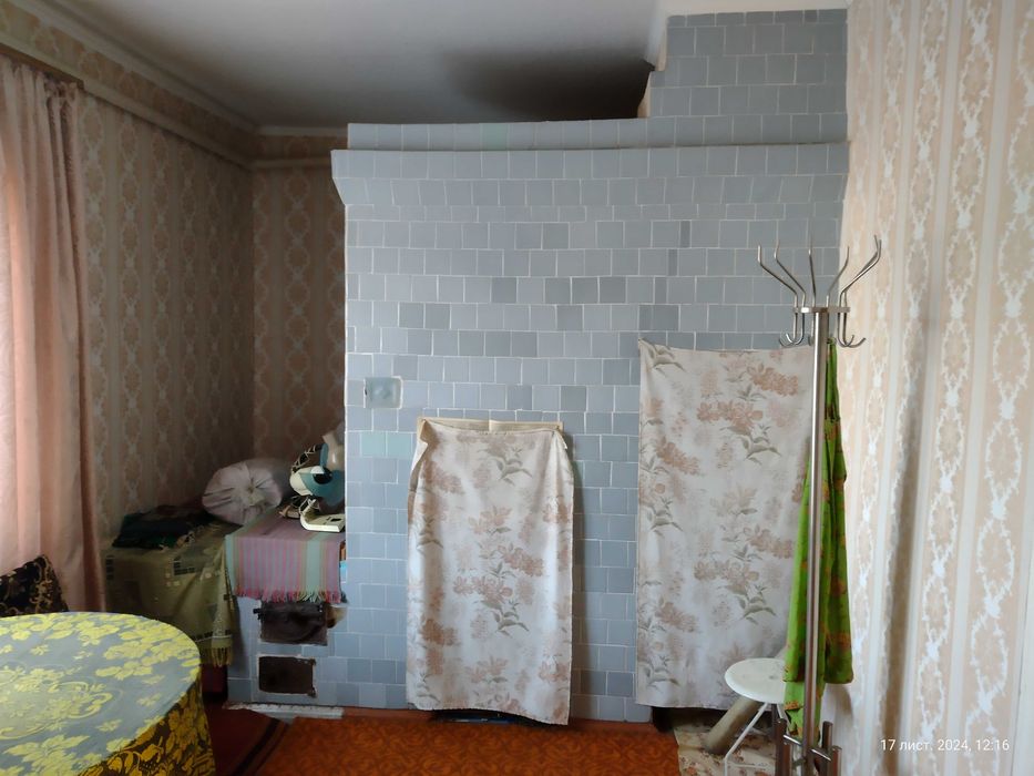 Будинок у центрі селища Варва Прилуцького району Чернігівської області