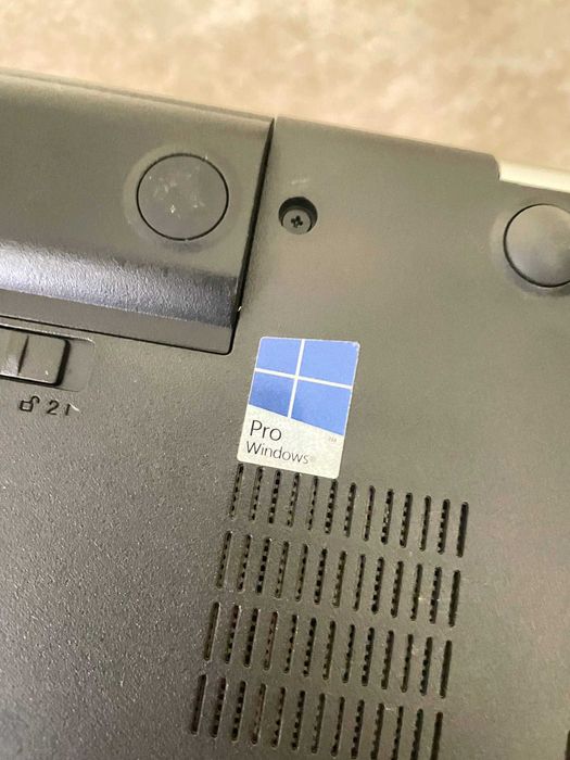 Lenovo ThinkPad E560 / Core i7 / 16ГБ / SSD 256ГБ / AMD Radeon R7 M370