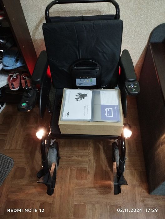 Нова  коляска для людей з проблемами руху,з електроприводом Stream Inv