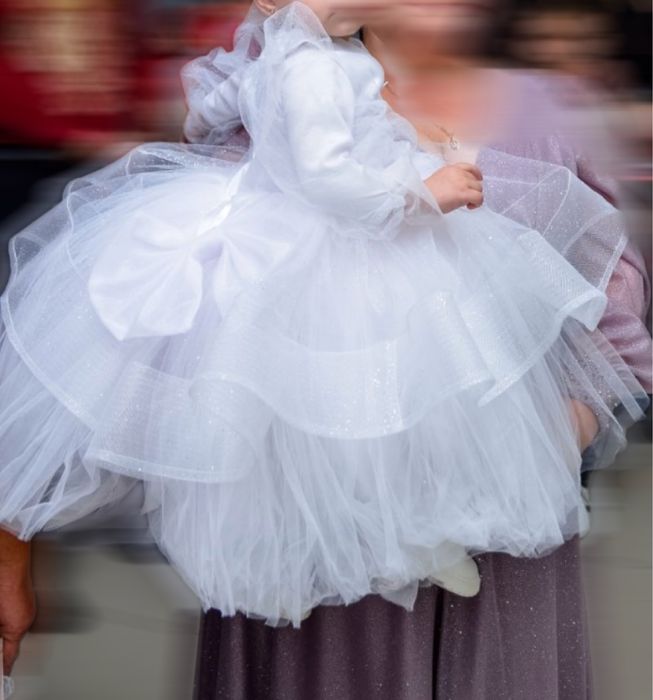 Святкова сукня для дівчинки. Дитячий тренч