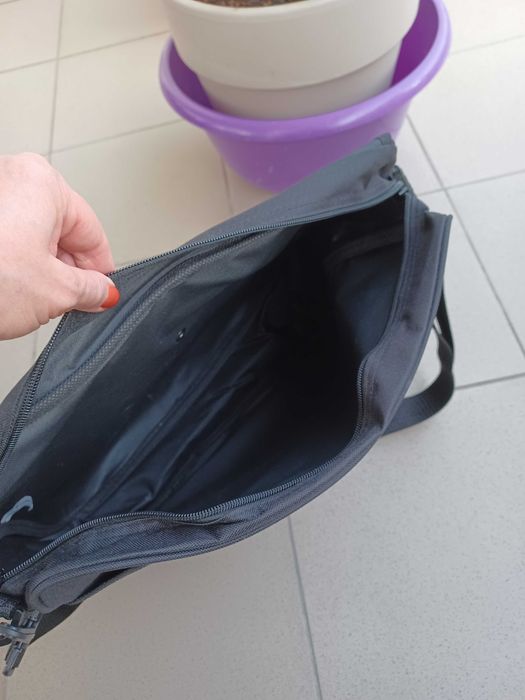 Niebieska Torba na Laptopa z paskiem/do ręki marki Halfar.