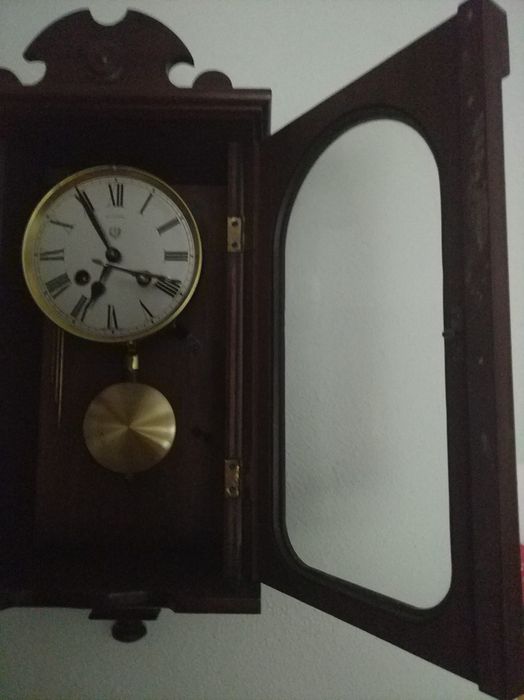 Antique Pendulum Clock430539299148288002