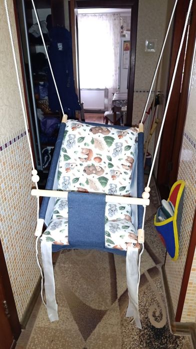 Дитяча гойдалка  в гарному стані