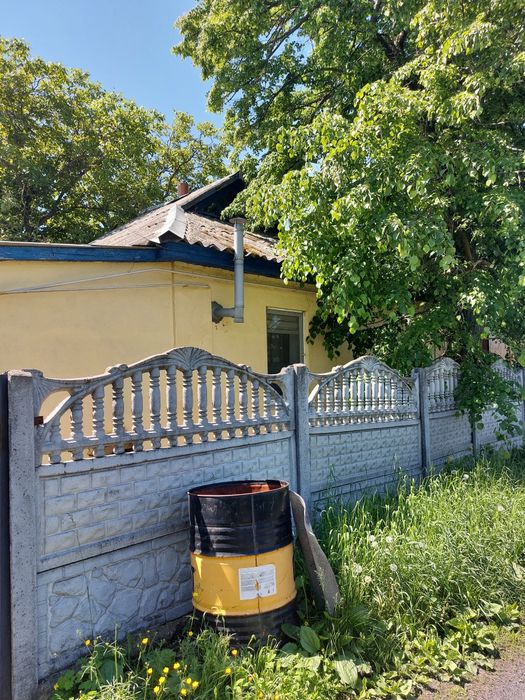 Продаж будинку з меблями