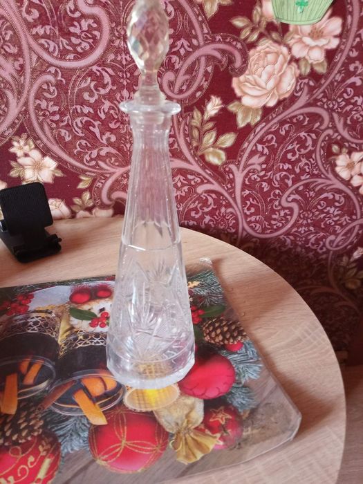 Продам хрустальный графин.