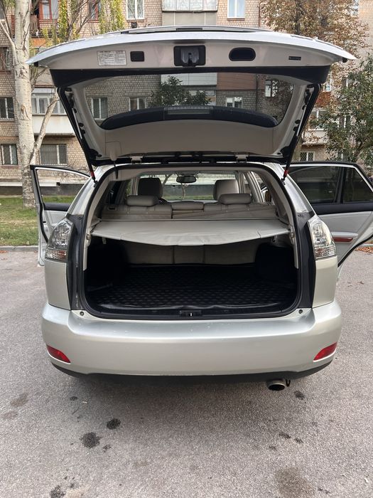 Машина Lexus RX350