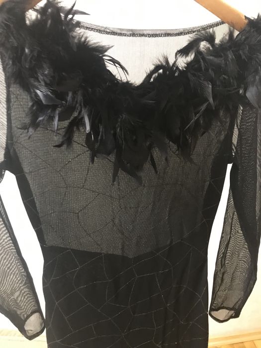 Сукня вечірня з пір‘ям  та сіткою /максі