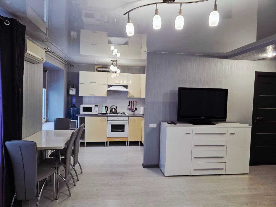 Подобово! Стильна квартира на Сонячному ТЦ Вавилон.