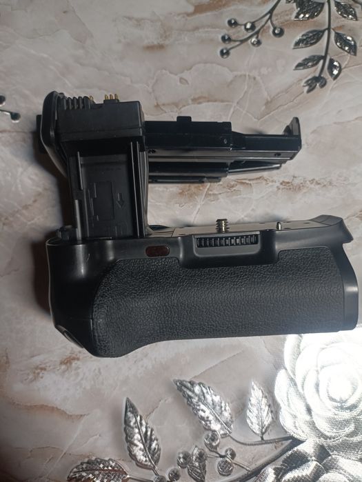 Батарейный блок Meike MK-550DL для камер EOS 550D/600D/650D/700D