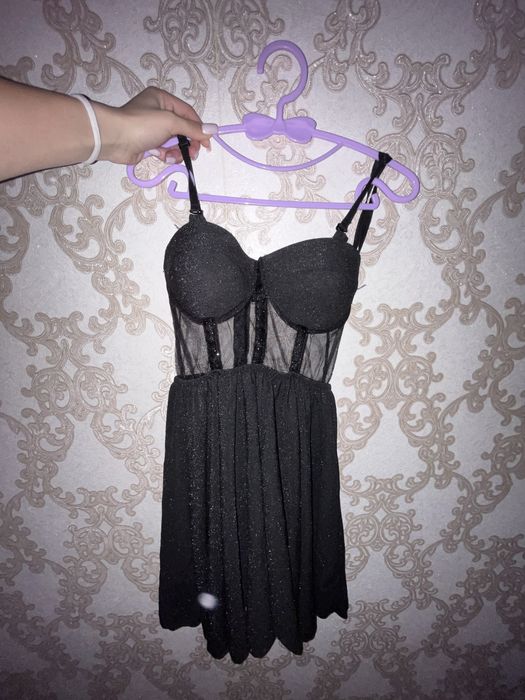 Вечірня сукня з блискітками