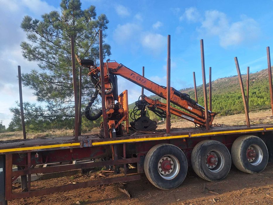 Galera de madeira com Grua Guerra