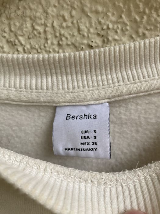Biała bluza z napisem bershka S