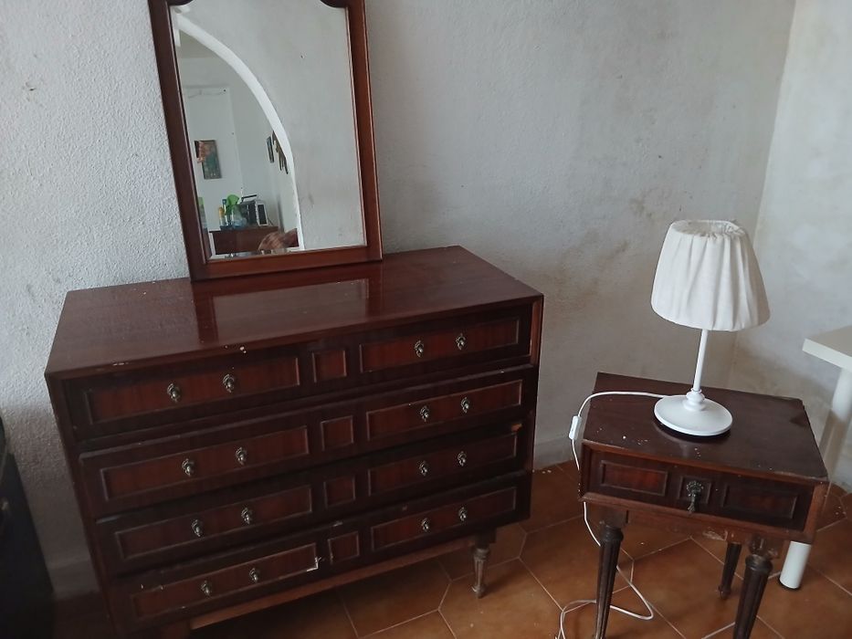 Vendo cómoda, espelho  mesa cabeceira