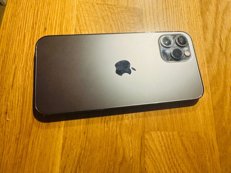Sprzedam w bardzo dobrym stanie iPhone 12 Pro