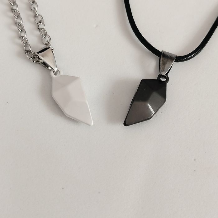 Парные кулоны - сердце на магнитах, подвеска, ланцюжок з кулоном