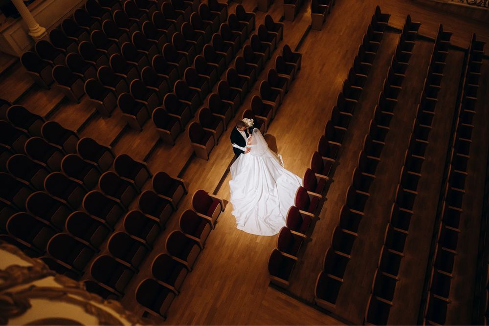 Продам пишну весільну сукню зі шлейфом від Luce Sposa