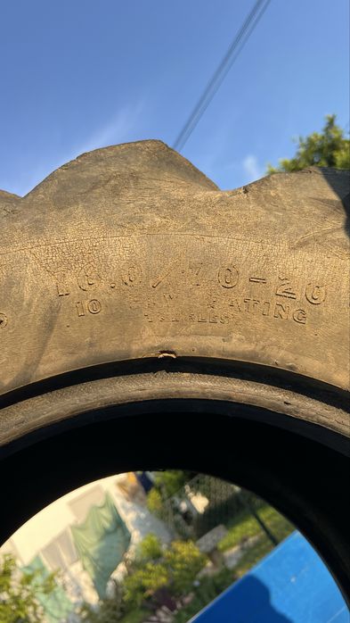 Par de Pneus Agrícolas / Industriais Goodyear 16.0/70-20 (10 PLY)
