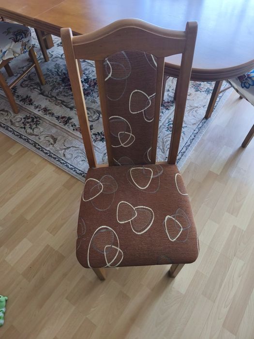 Stół rozkładany z 8 krzesłami