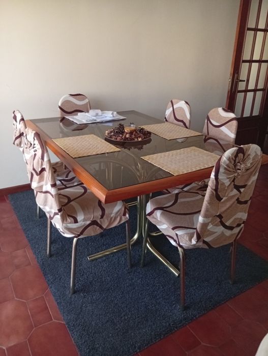 Mesa de sala com 6 cadeiras