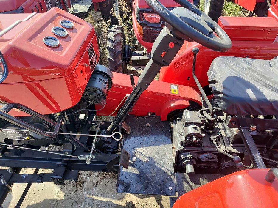 Трактор Шифенг 240 ЛР 2025 года передний радиатор