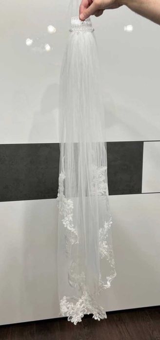 Krótki welon ślubny - śmietankowa biel, marki Polis