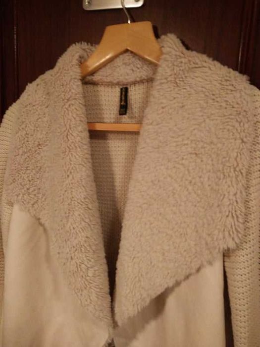 Casaco de malha beje