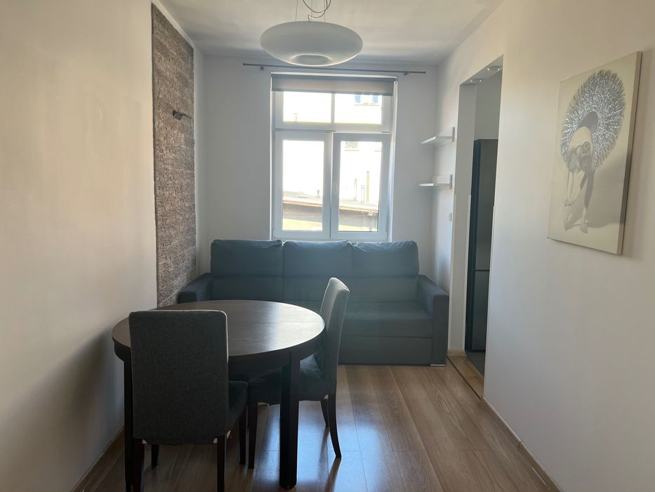 68 m² | Centrum Jeleniej Góry |3 pokoje | 2 sypialnie | II piętro | 2 800 zł