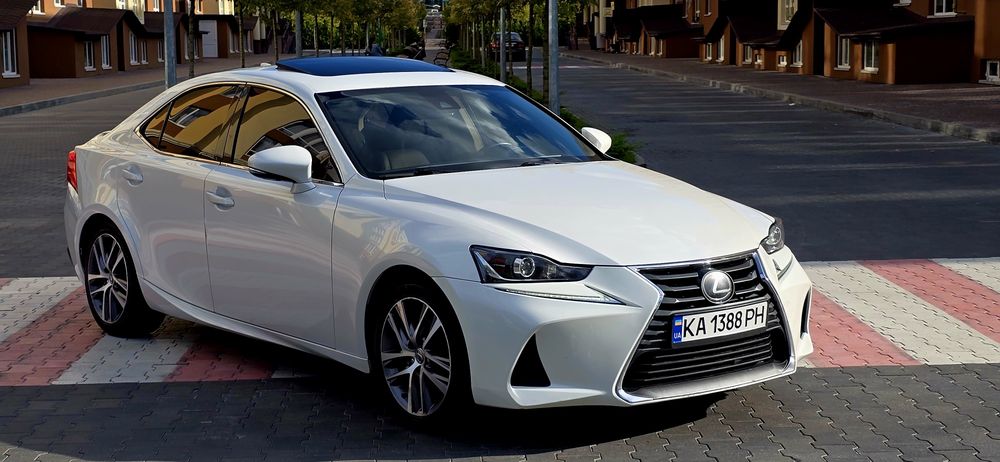 Lexus is300 2.0 2017 ідеал