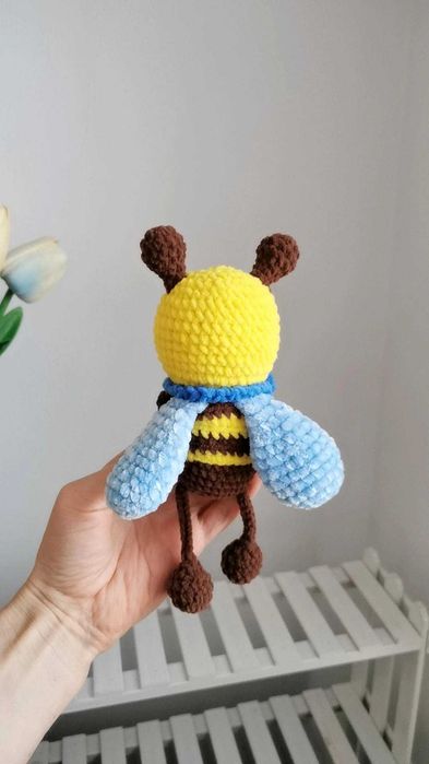 Pszczóla na szydełku, maskotka przytulanka handmade, dekoracja