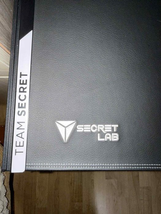 Biurko SecretLab Magnus TEAM SECRET jak nowe Dynów • OLX.pl