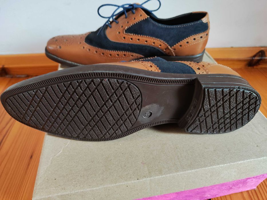 Eleganckie buty Redfoot – skórzanebrogsy / oksfordy (Rozmiar 41)