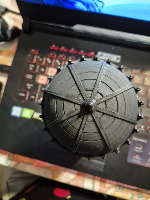 Figurka z gry Hollow Knight z eksponderem do złożenia