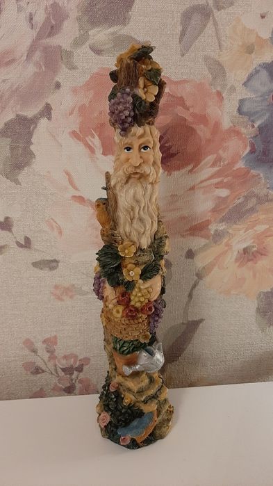 Продам красивую статуетку