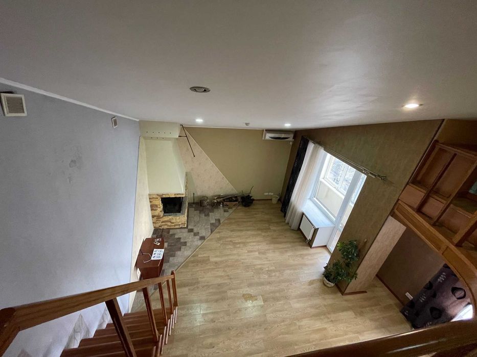 Центр Спаська офіс в бізнес-центрі 238 кв.м. ремонт ціна 150 тис.у.о.