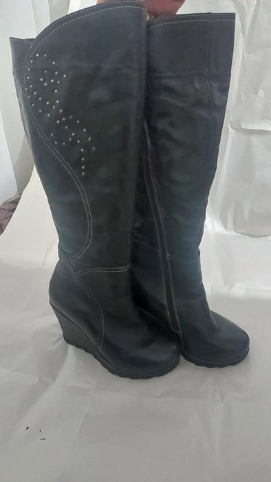 Продам жіночі чоботи ,зимові на цегейці.