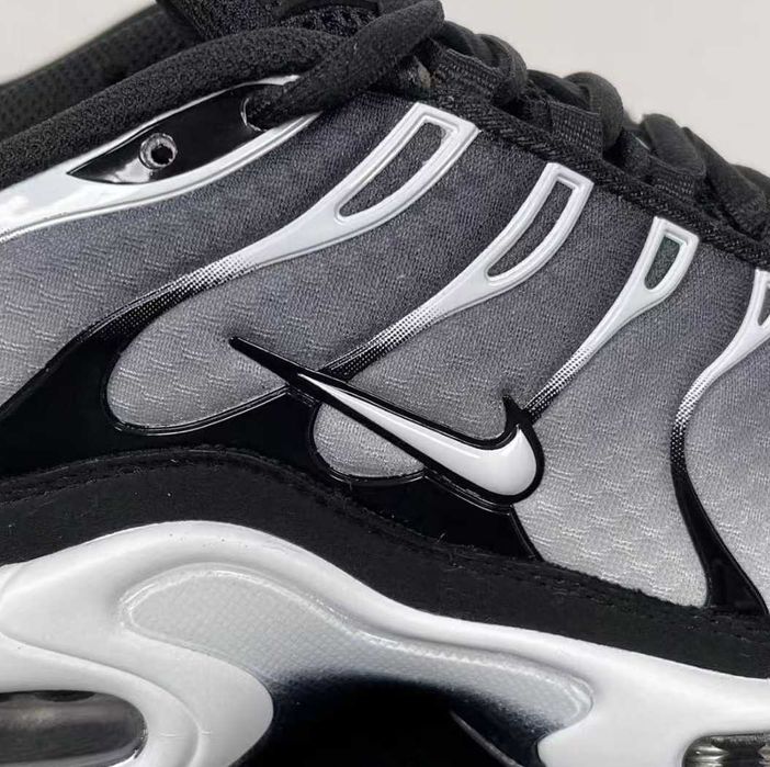 Air Max TN Plus metaliczne srebro R.43
