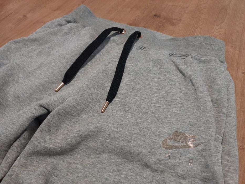 Жіночі спортивні штани джогери nike air