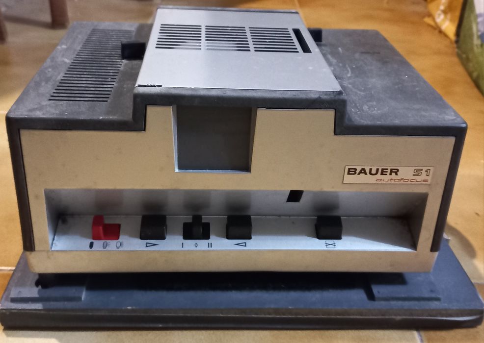Bauer S1 Slide Projector with Autofocus64737897132033121