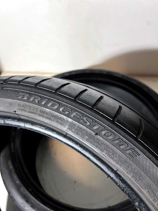 Pneus Bridgestone Potenza S001 - 255/35/19 - Excelentes