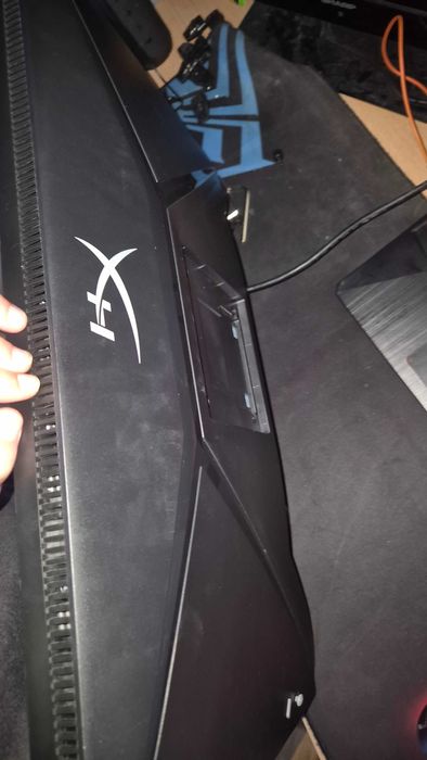 Sprzedam go za części lub cel HyperX Armada 27.