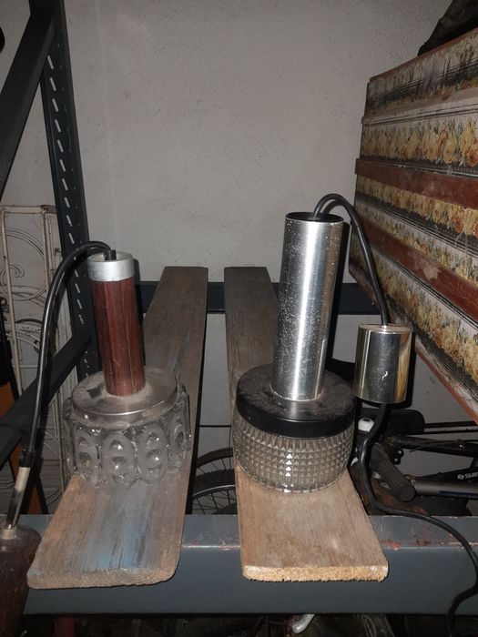 Candeeiros de tecto, de mesa de cabeceira e de exterior