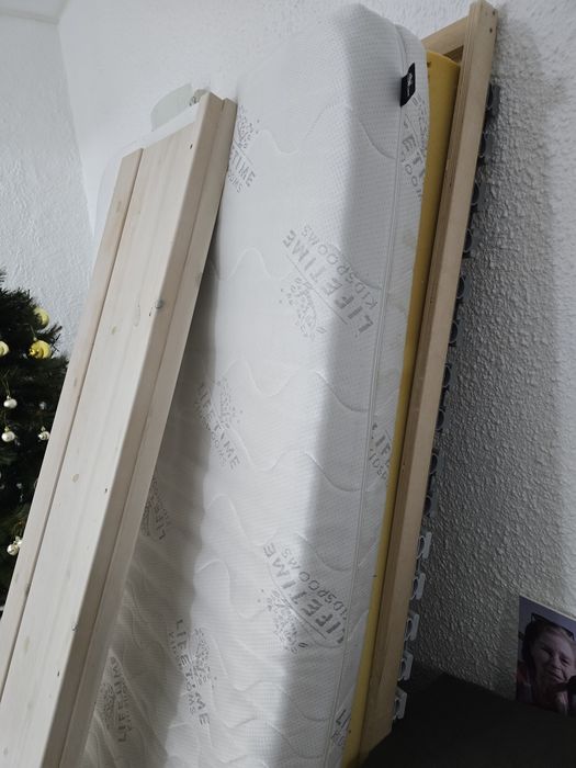 Cama dupla de solteiro + colchões