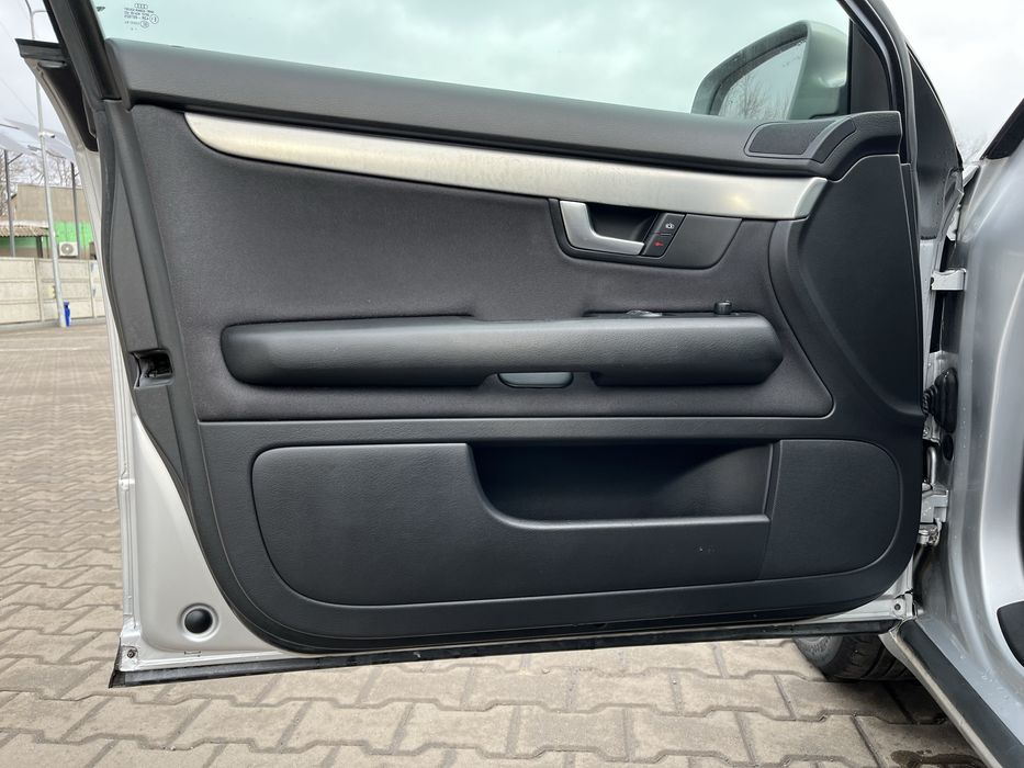 Audi A4 1.6 Mpi бензин