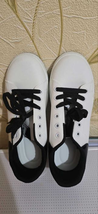 Продам нові кеди