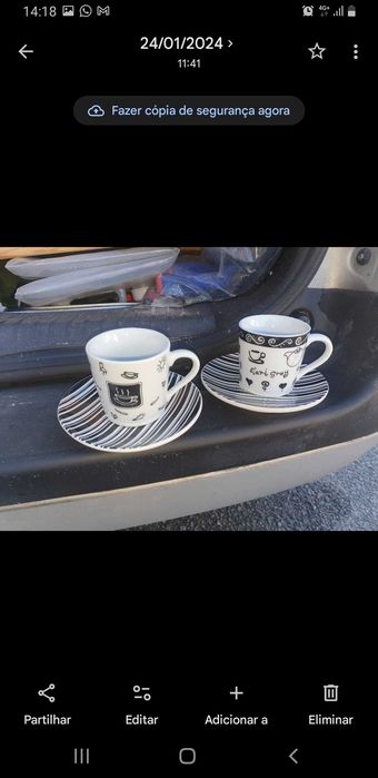 Conjunto de chaveva de café e pires para coleção