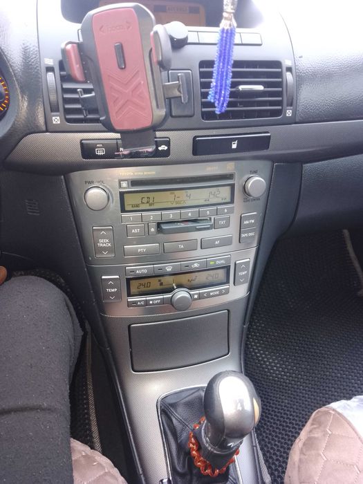 Тойота авенсіс 2005