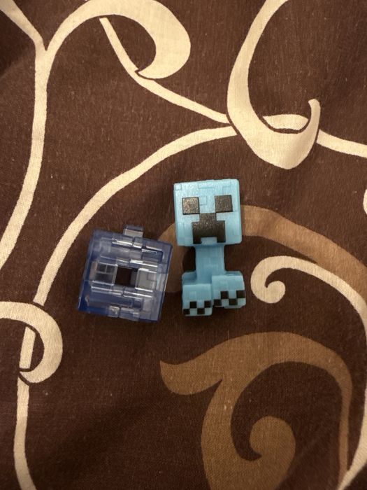 Figurki minecraft kinder joy